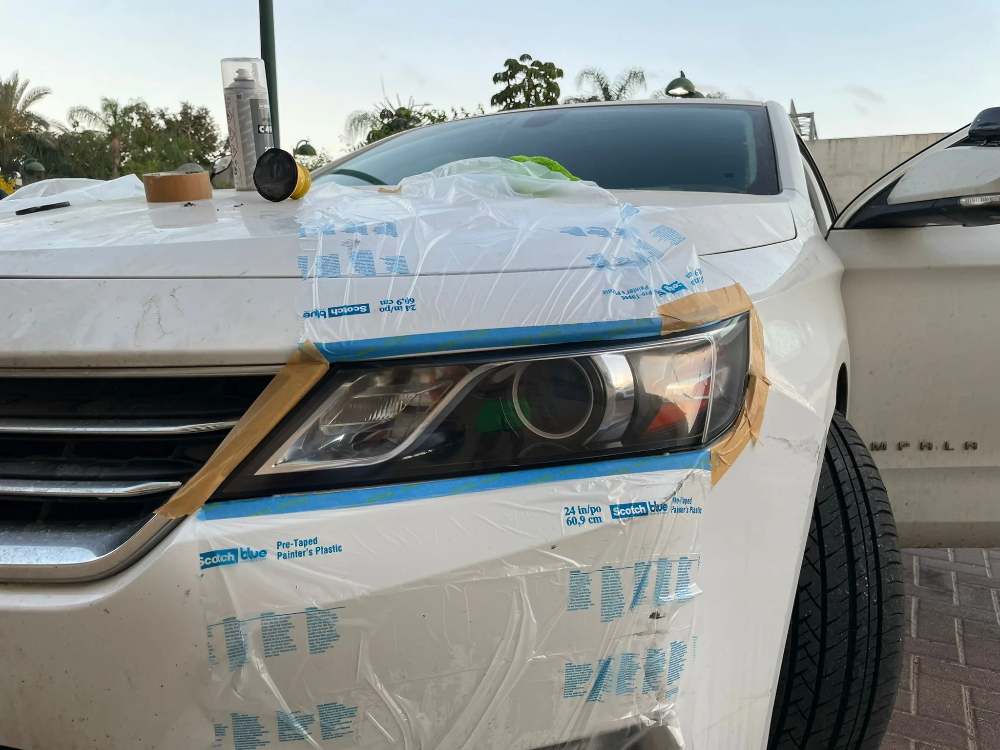 חידוש פנס שברולט אימפלה בתהליך — בידוד וליטוש מקצועי
